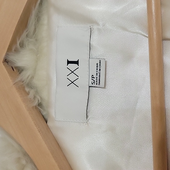 Forever21 Faux Fur Women's Vest White - Small - Picture 6 of 7